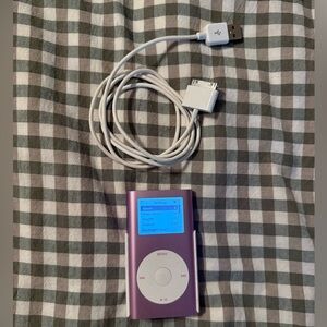 iPod Mini 1st Gen Model:A1051 6GB Pink w/Clip Tested Good